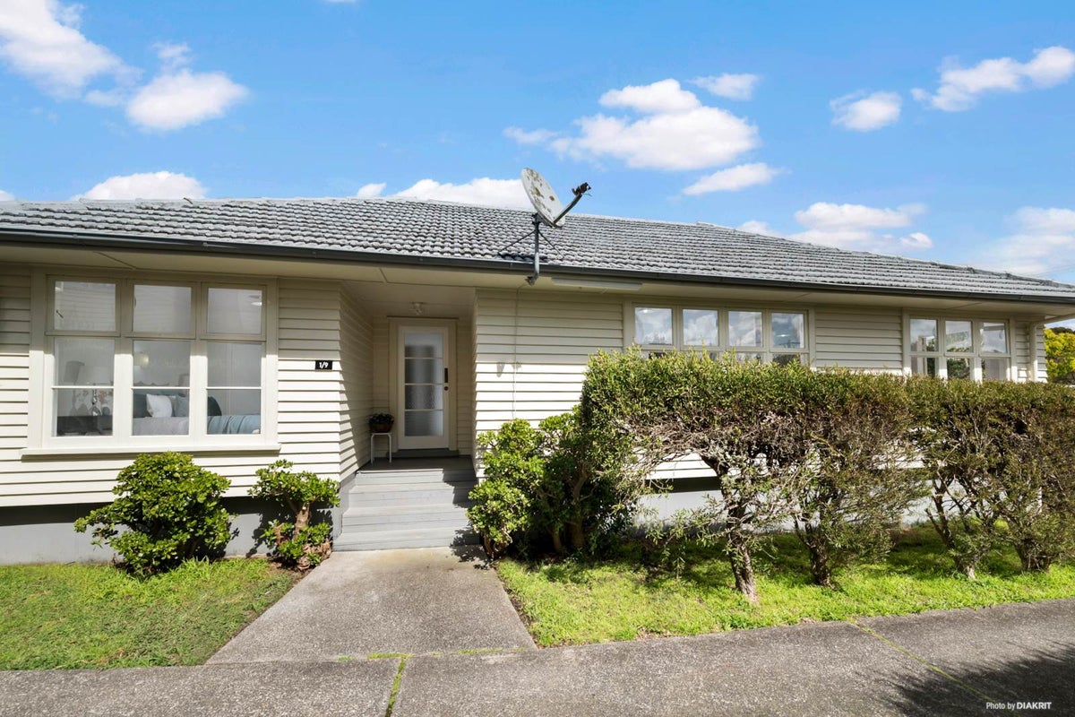 2/9 Preston Avenue, Henderson, Auckland - Carousel 1