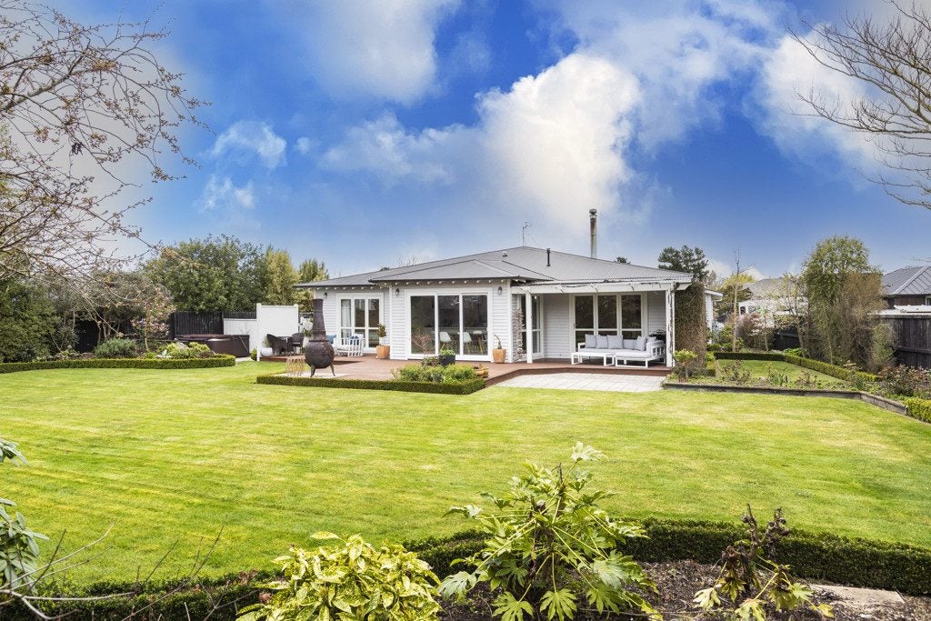 9 Riverside Lane, Spencerville, Christchurch - Carousel 1