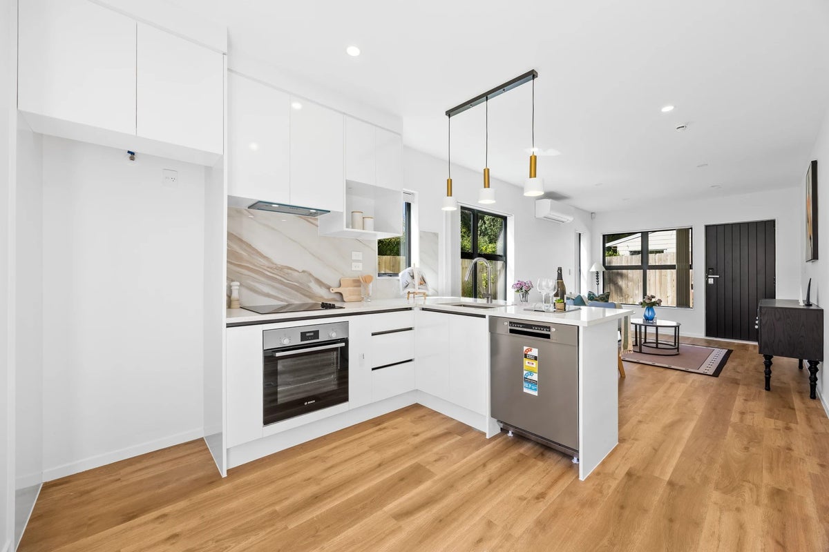 7C Challinor Street, Pakuranga, Auckland - Carousel 13