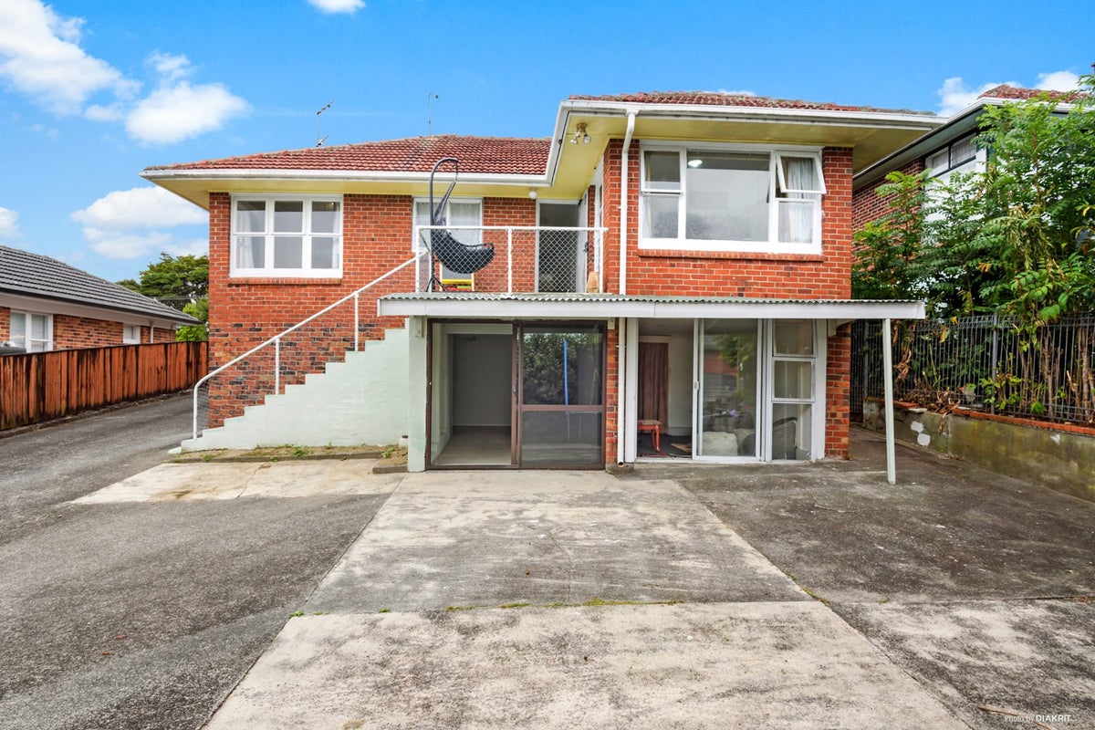 193 Titirangi Road, Titirangi, Auckland - Carousel 14