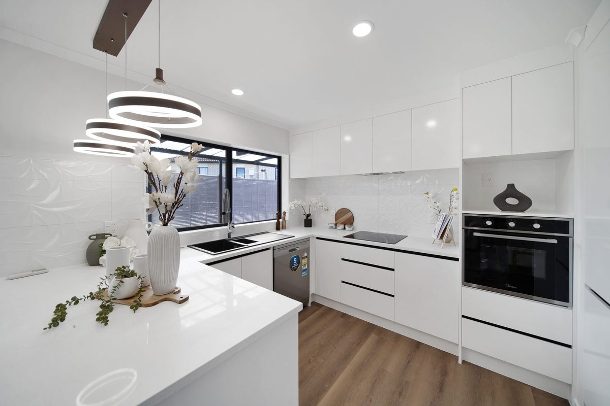 323 Mahia Road, Weymouth, Auckland - Carousel 1