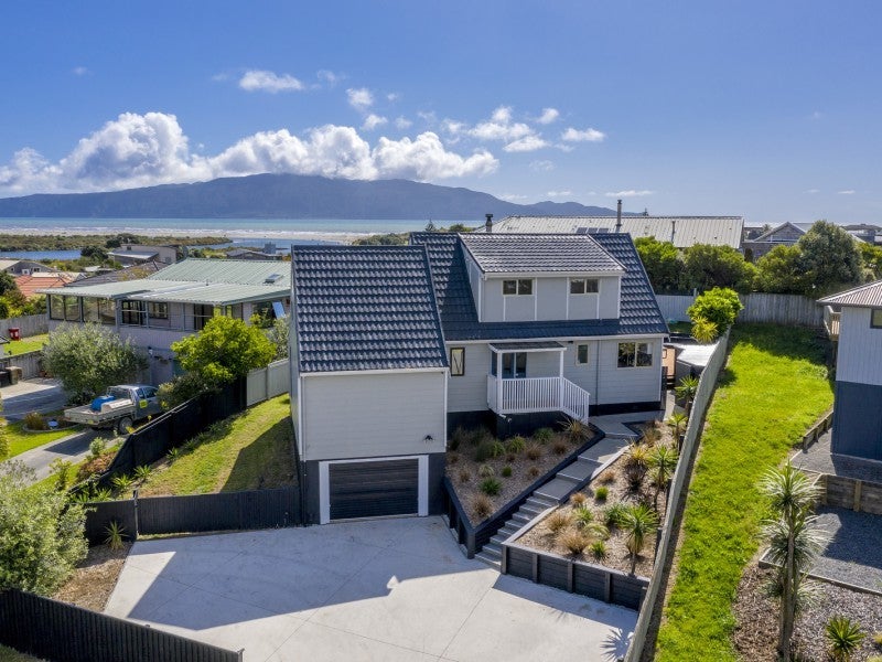 117 Queens Road, Waikanae Beach, Waikanae - Carousel 1