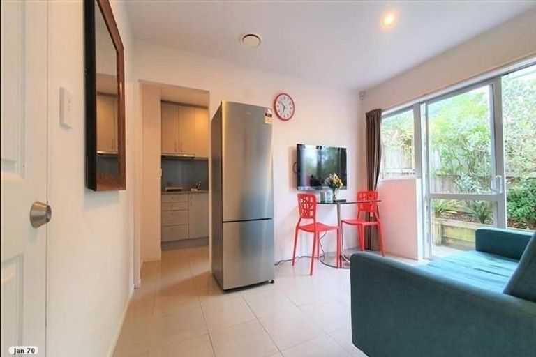 29A Raleigh Road, Northcote, Auckland - Carousel 2