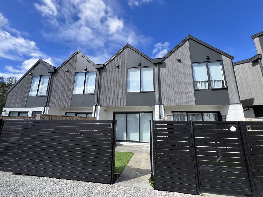 14/12 Tawa Road, Te Atatū Peninsula, Auckland - Carousel 1
