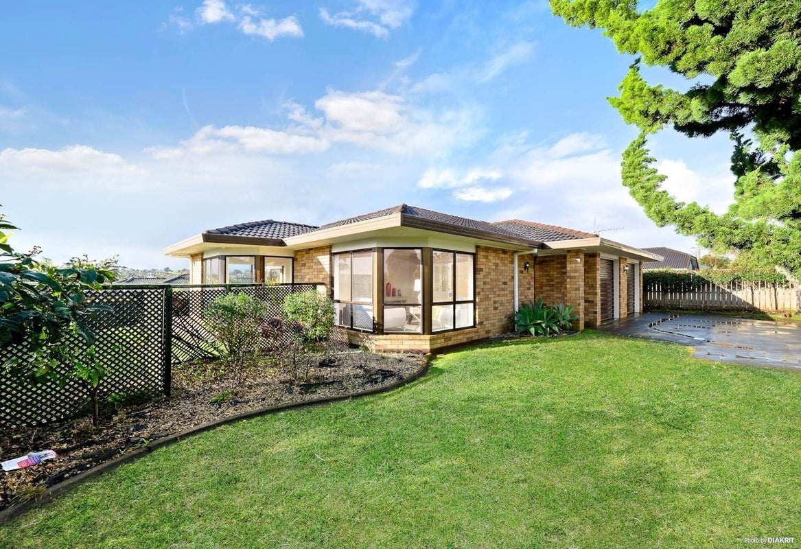 246 Botany Road, Golflands, Auckland - Carousel 1