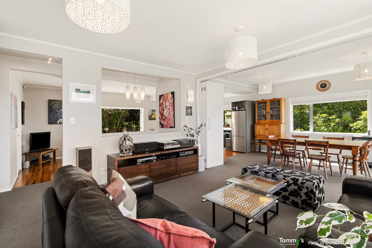 138 Nicholson Road, Khandallah, Wellington - Carousel 1