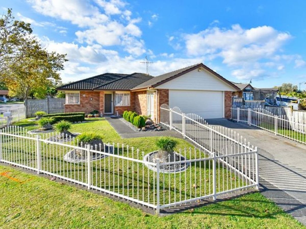 79 Riverton Drive, Randwick Park, Auckland - Carousel 1