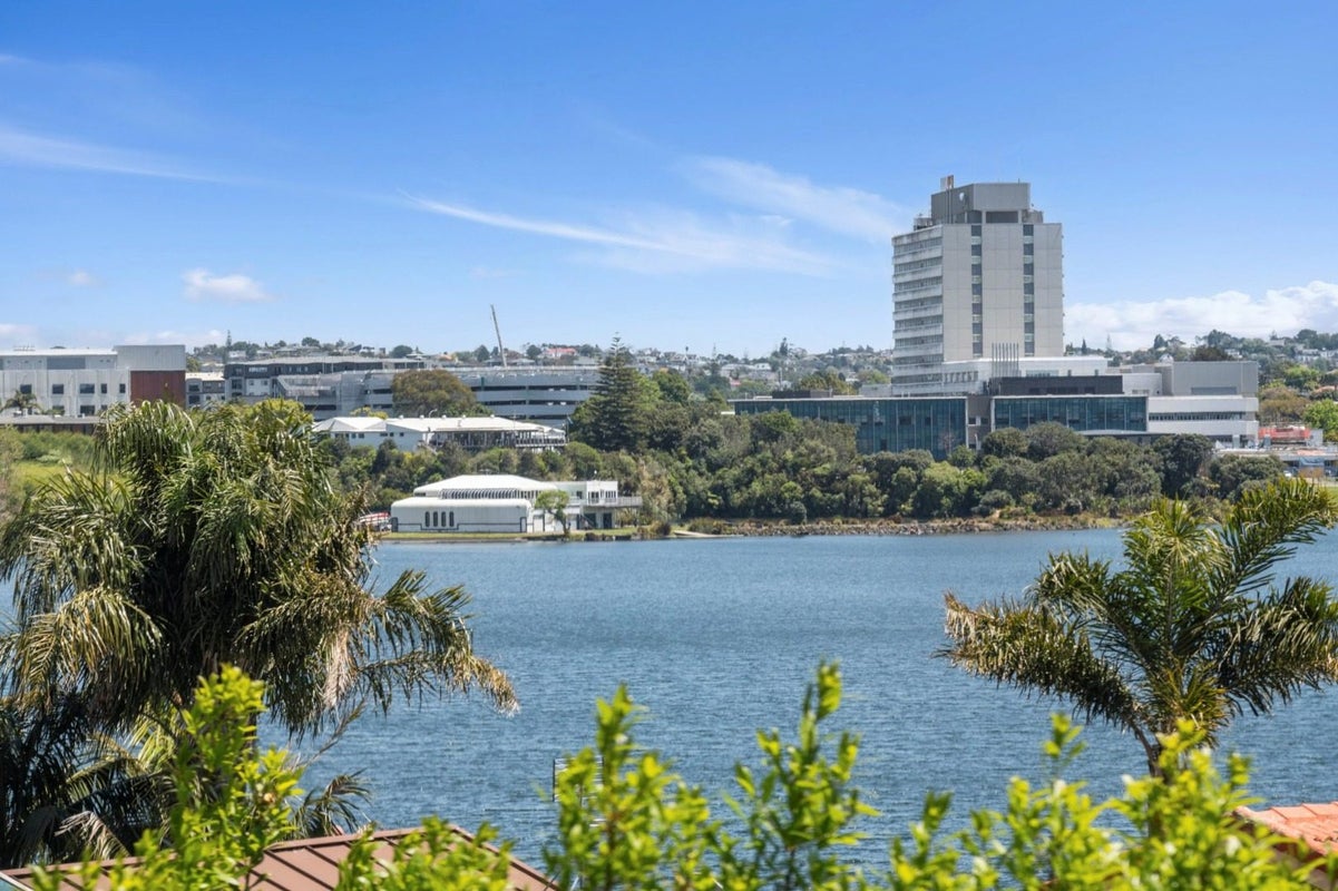 21 Manurere Avenue, Takapuna, Auckland - Carousel 1