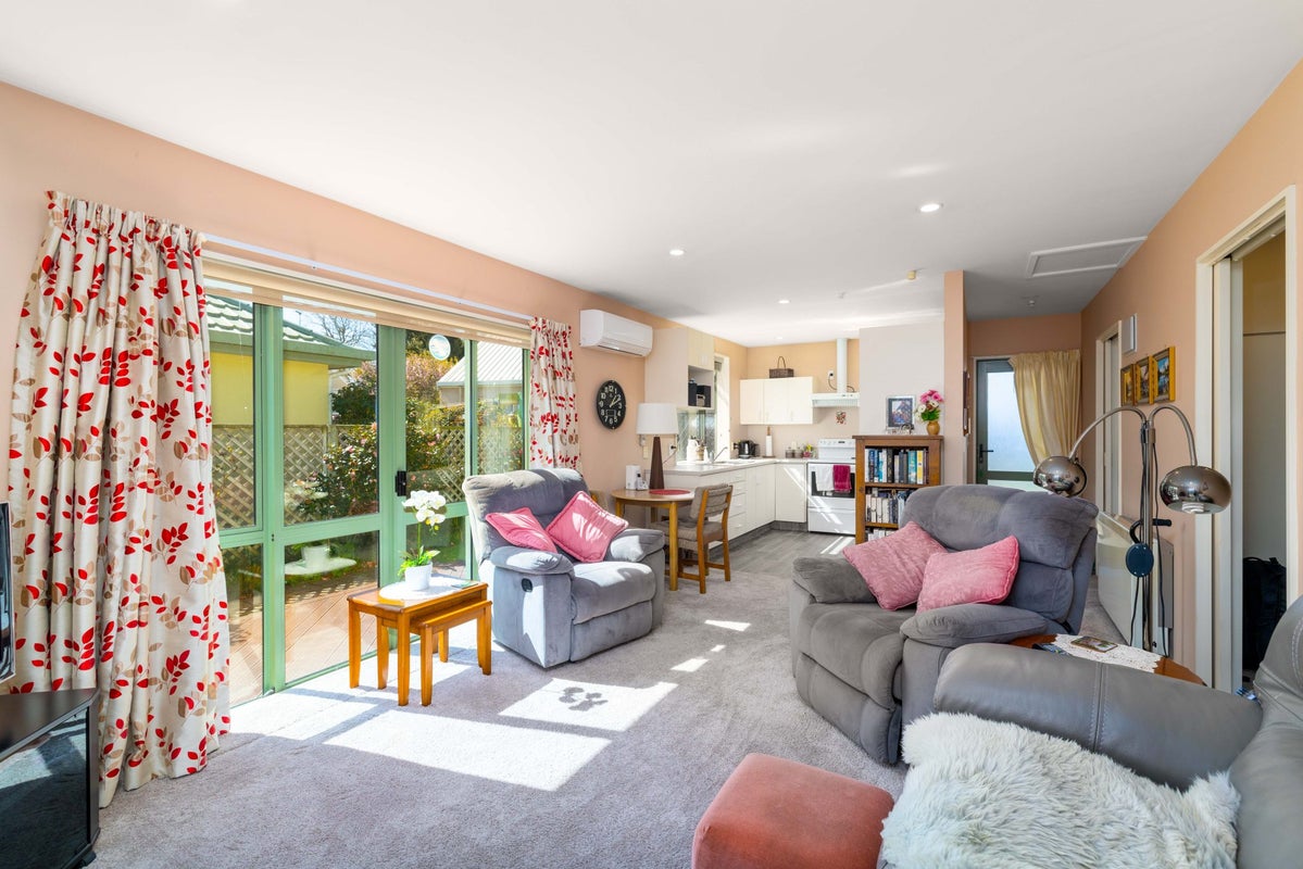 8/90 Hawke Street, New Brighton, Christchurch - Carousel 2