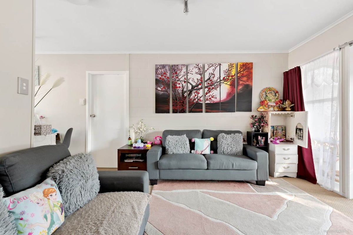 2/14 Commodore Drive, Lynfield, Auckland - Carousel 2