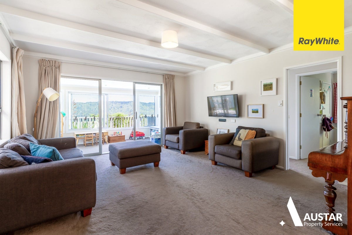13 Lookout Drive, Laingholm, Auckland - Carousel 2