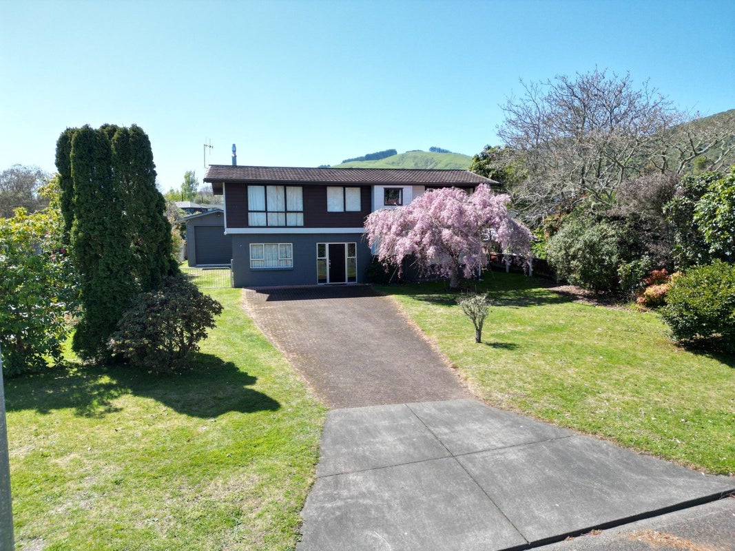 8 Keitha Place, Kinloch, Taupo - Carousel 2