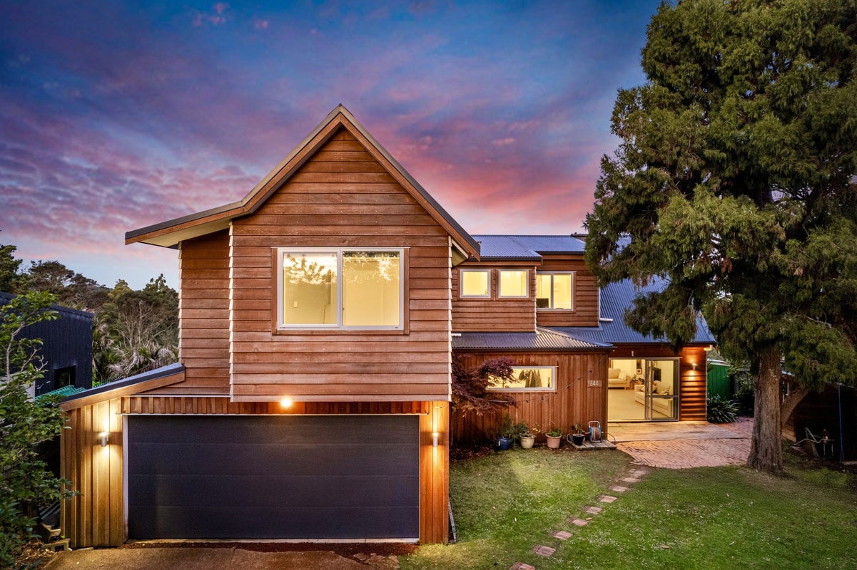 644 South Titirangi Road, Titirangi, Auckland - Carousel 1