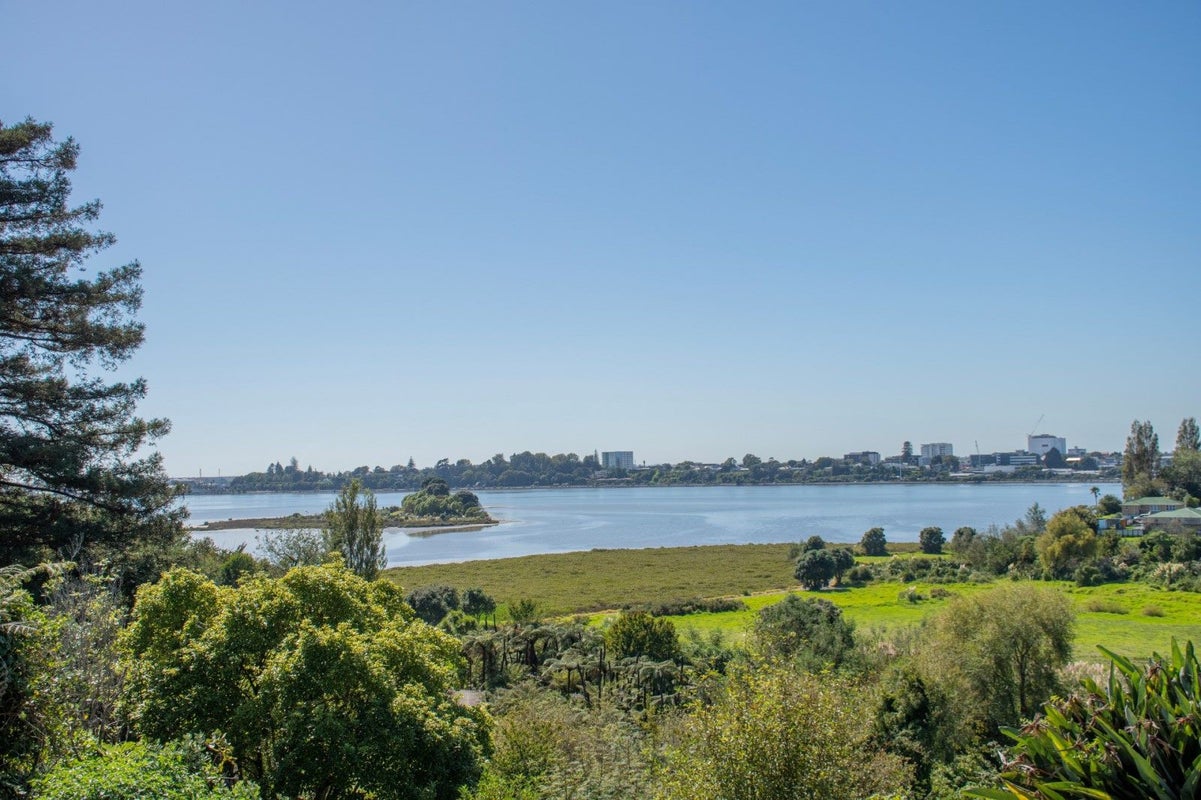 10 Beaufort Avenue, Brookfield, Tauranga - Carousel 2