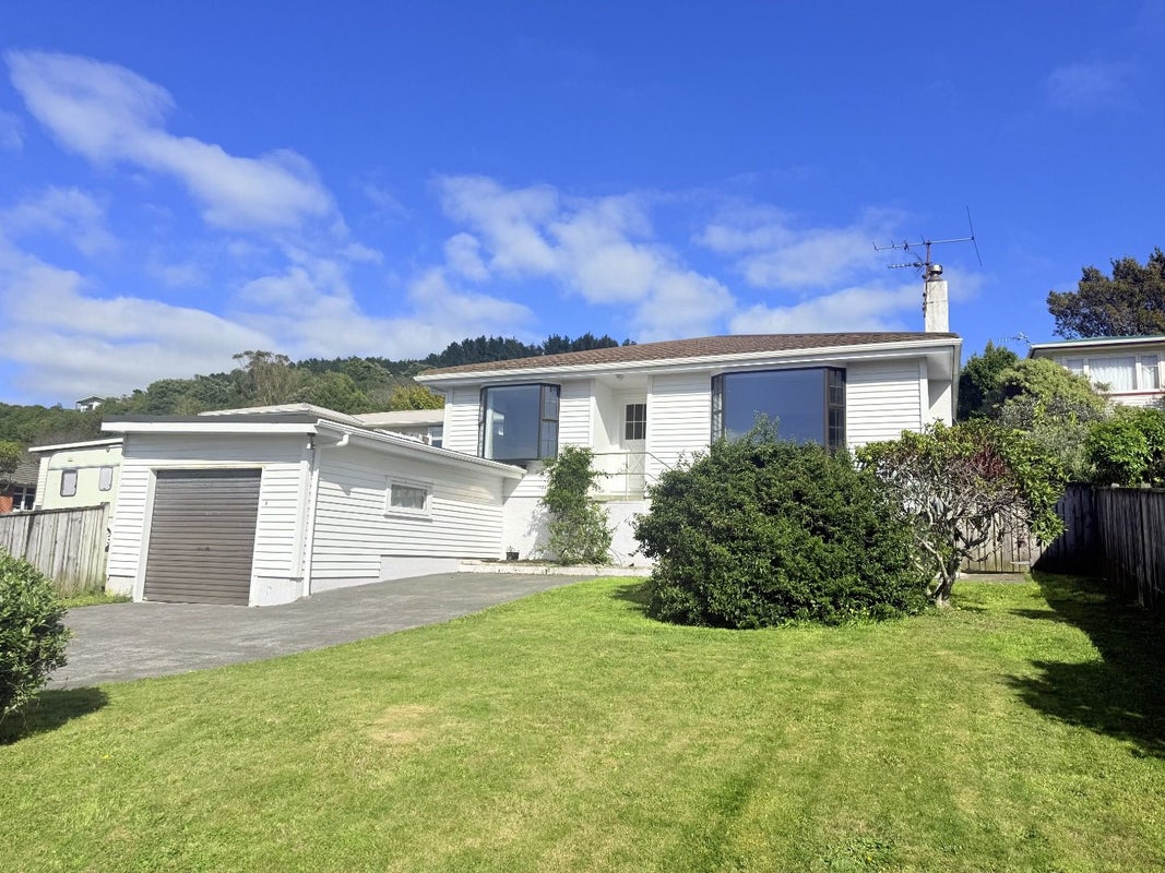 365 Main Road, Tawa, Wellington - Carousel 1