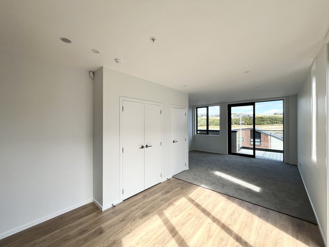 1/28 Pennant Street, Long Bay, Auckland - Carousel 2