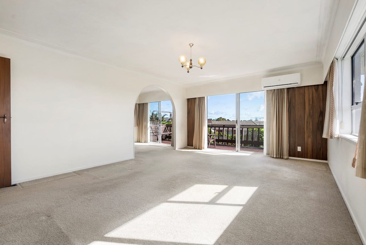 8 Pakira Avenue, Glendene, Auckland - Carousel 2