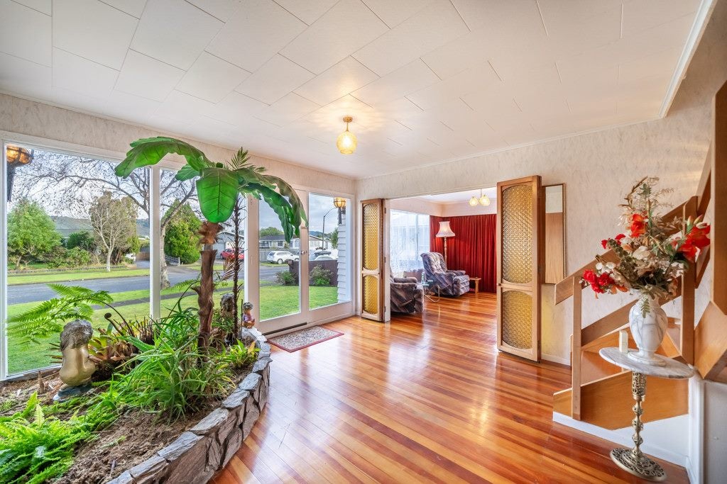 75 California Drive, Totara Park, Upper Hutt - Carousel 2