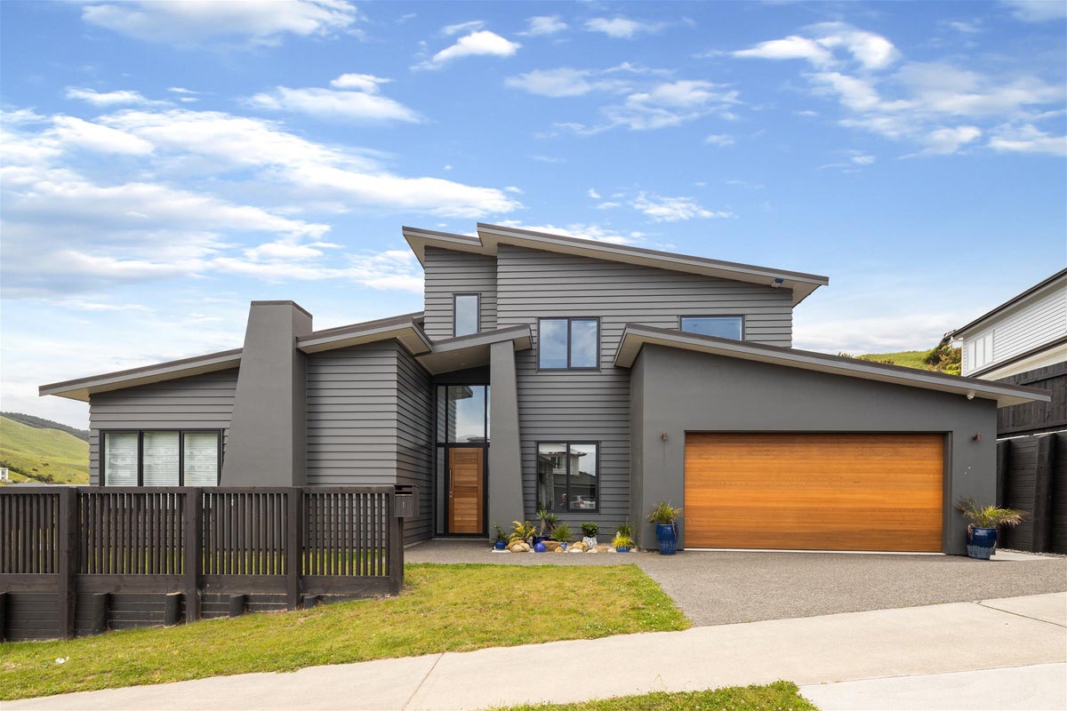 1 Crompton Avenue, Churton Park, Wellington - Carousel 1