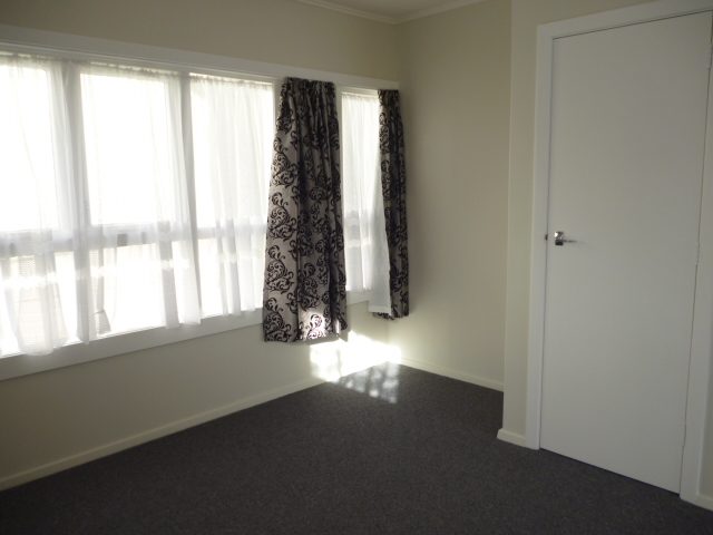 1/33 Queen Street, Upper Hutt Central, Upper Hutt - Carousel 2