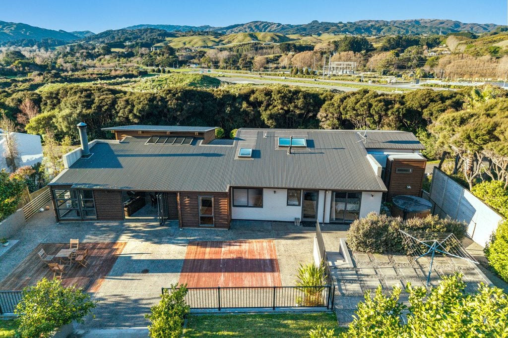3 Young Nicks Lane, Whitby, Porirua - Carousel 33