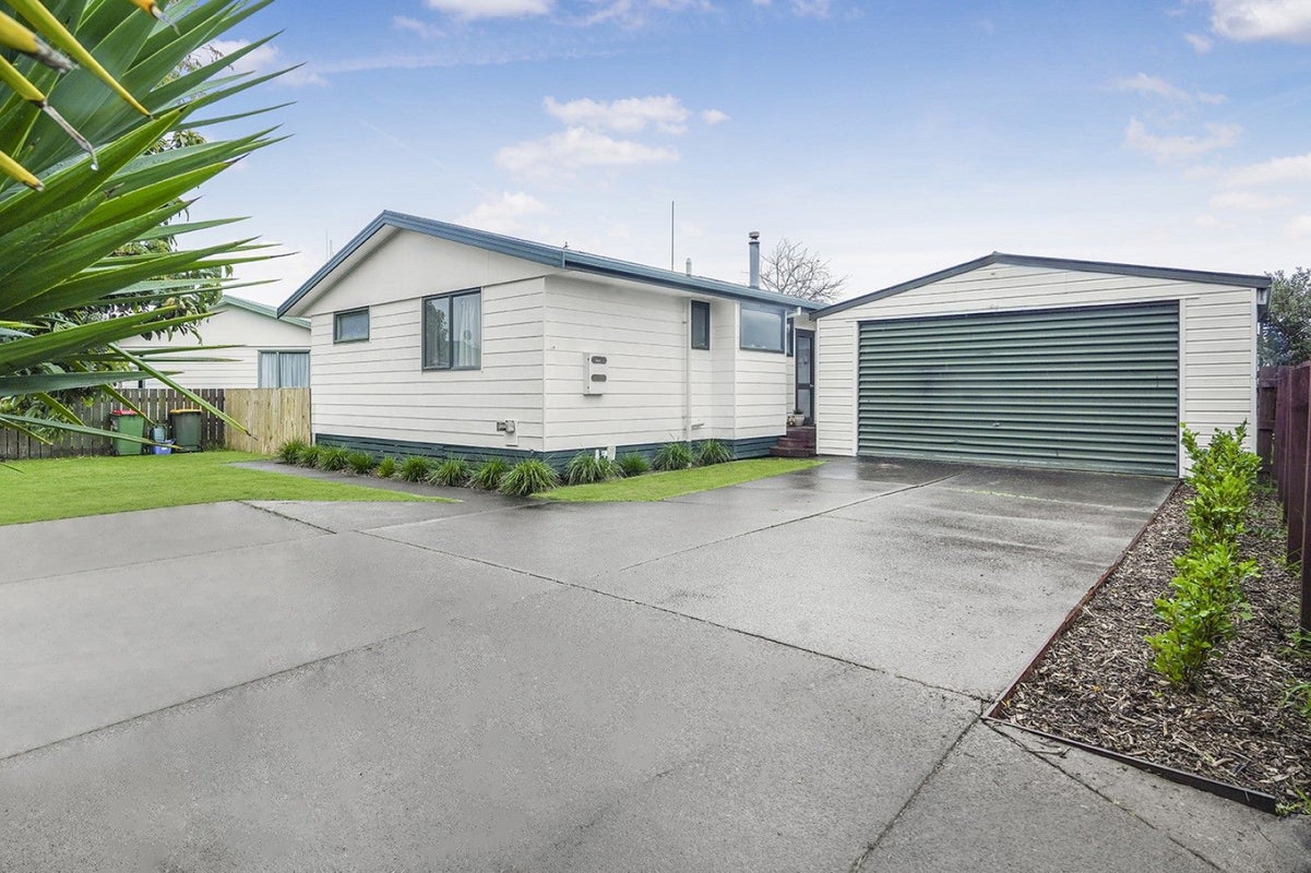 378 Kahikatea Drive, Dinsdale, Hamilton - Carousel 1