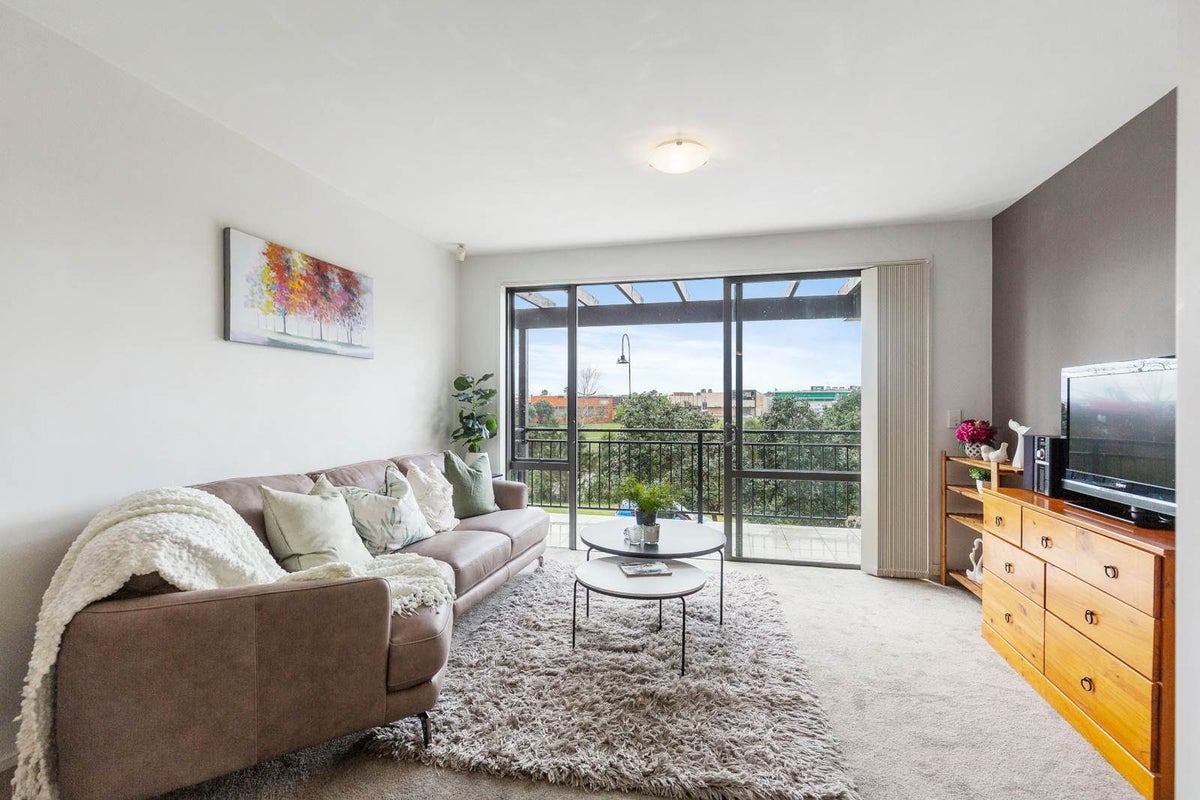 3/15 Waihi Way, East Tamaki, Auckland - Carousel 1