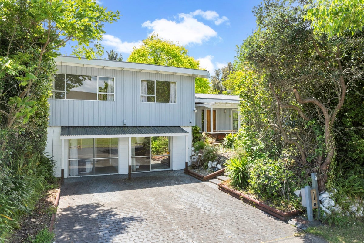 9 Pinehurst Place, Wattle Downs, Auckland - Carousel 1