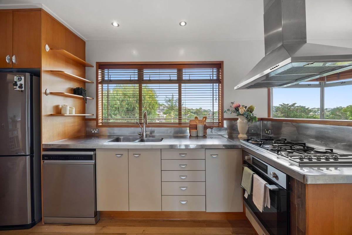 11 Cheriton Road, Mellons Bay, Auckland - Carousel 2