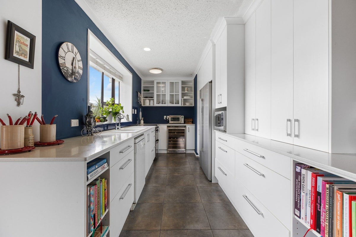 10A Kennedy Place, Merrilands, New Plymouth - Carousel 2