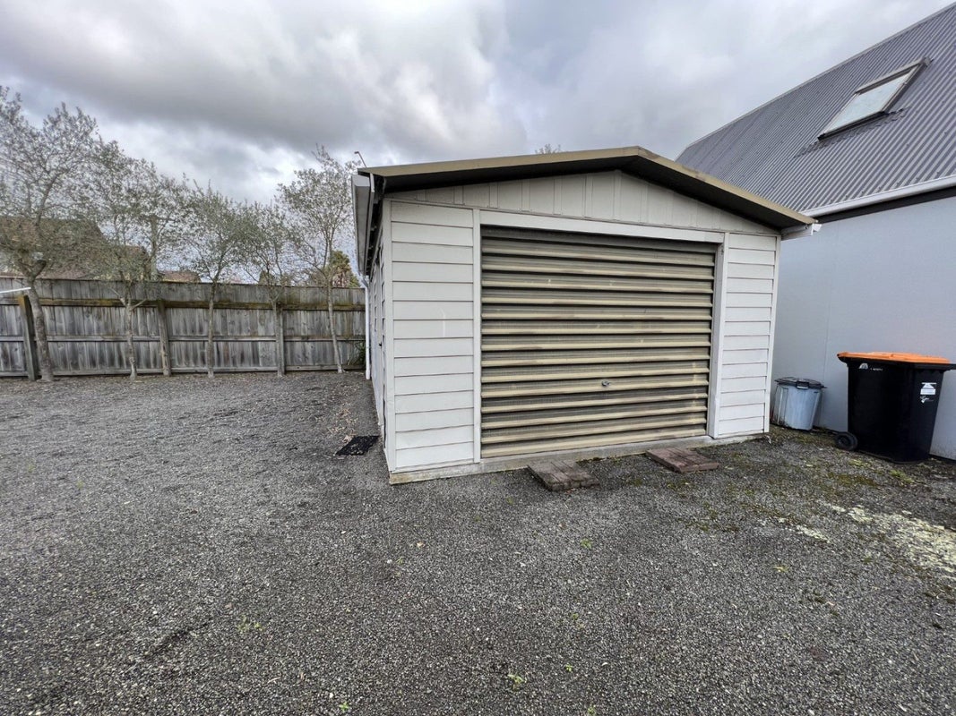 18 Chaytor Street, West End, Palmerston North - Carousel 18