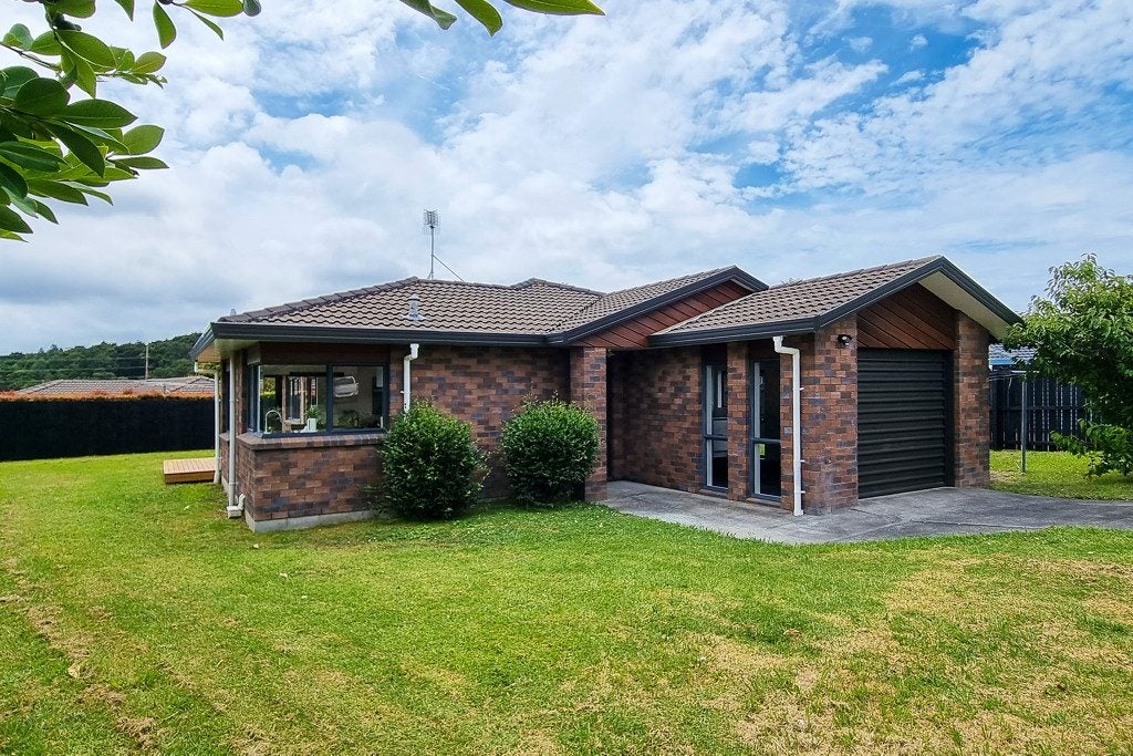 4 Bryn Mawr Place, Albany, Auckland - Carousel 2