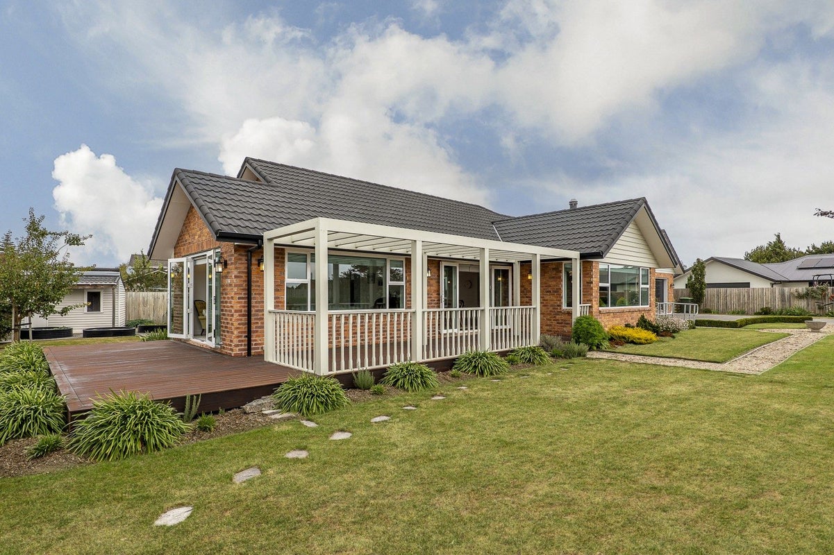 10 Dundee Close, Darfield, Darfield - Carousel 1