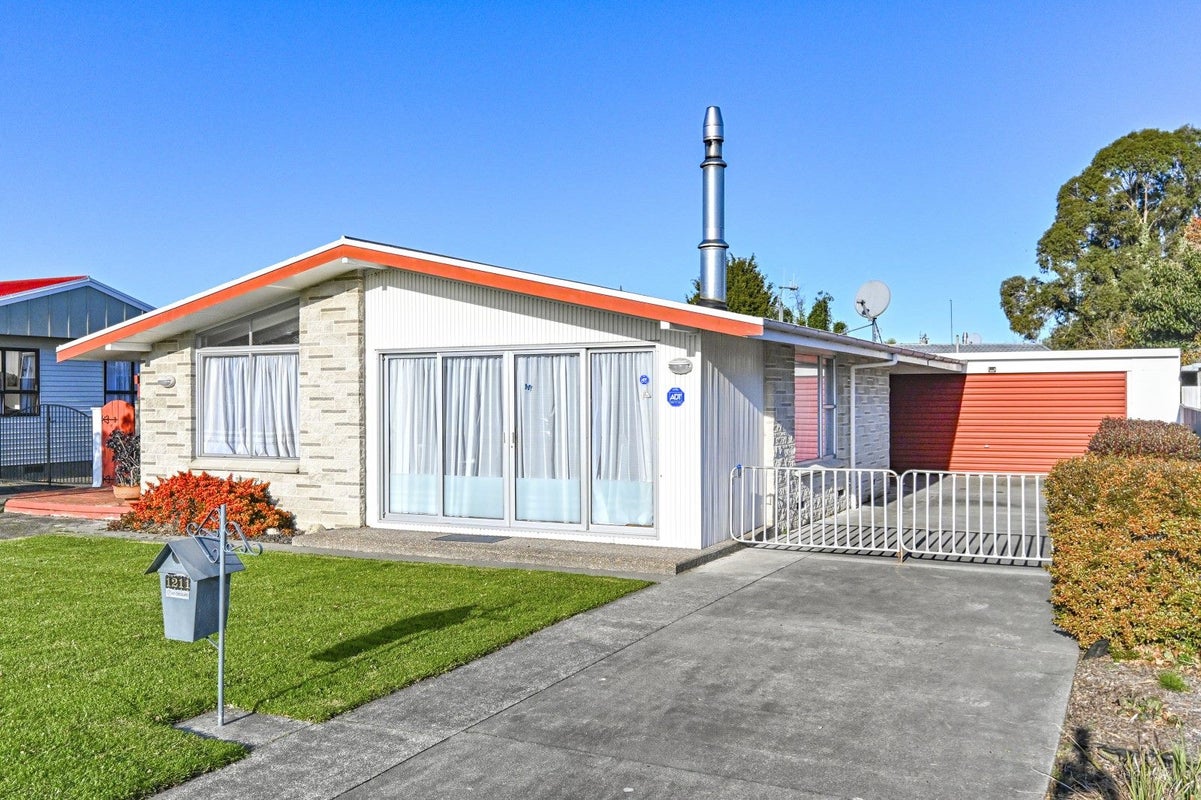 1211 Willowpark Road North, Mayfair, Hastings - Carousel 20