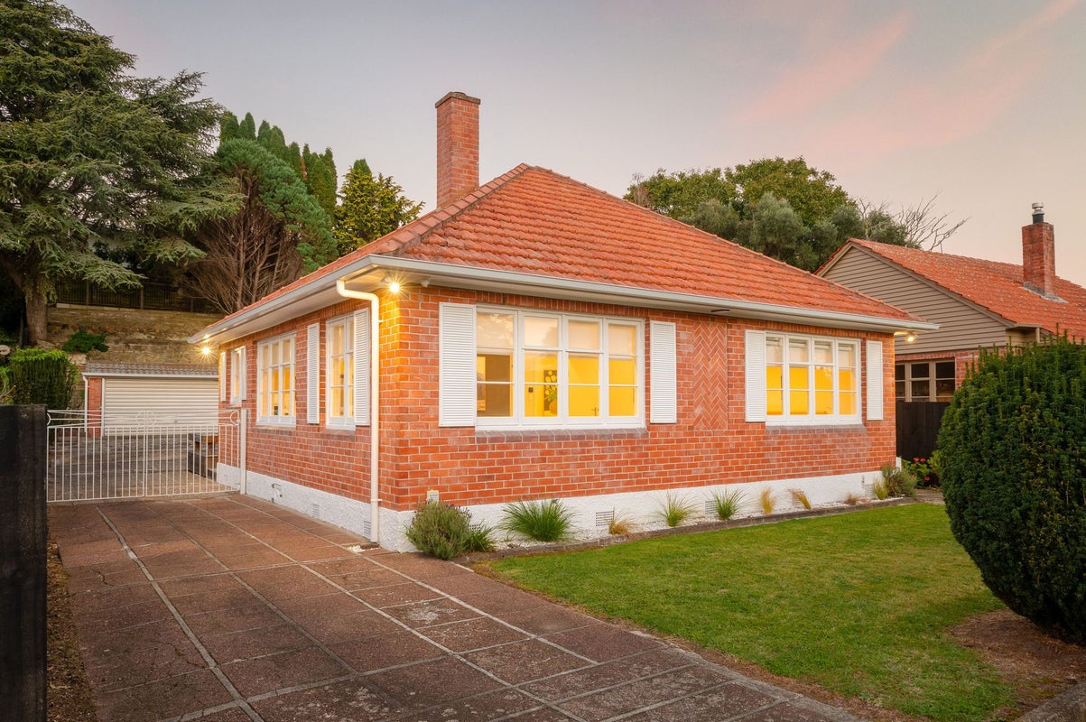 10 Galway Avenue, Hamilton East, Hamilton - Carousel 1