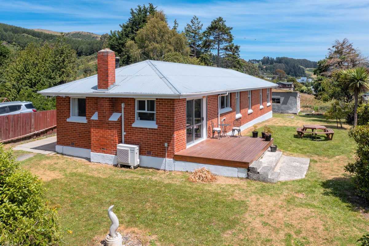 12 Frances Street, Broad Bay, Dunedin - Carousel 1