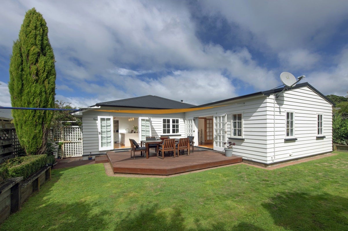 96 Ranui Crescent, Khandallah, Wellington - Carousel 1