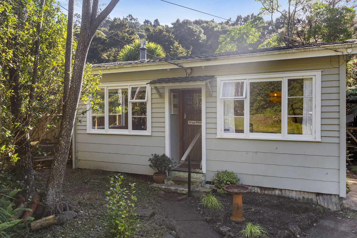 18 Western Road, Laingholm, Auckland - Carousel 2