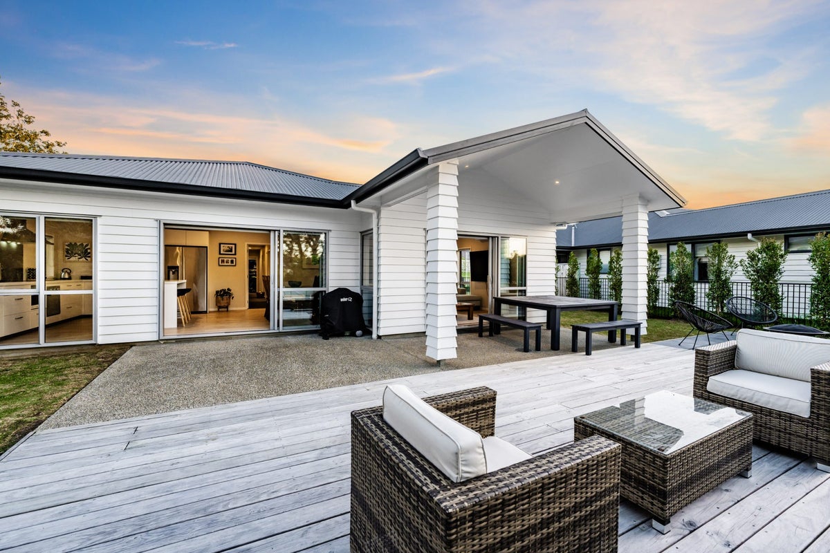 5 Michelia Lane, Helensville - Carousel 1