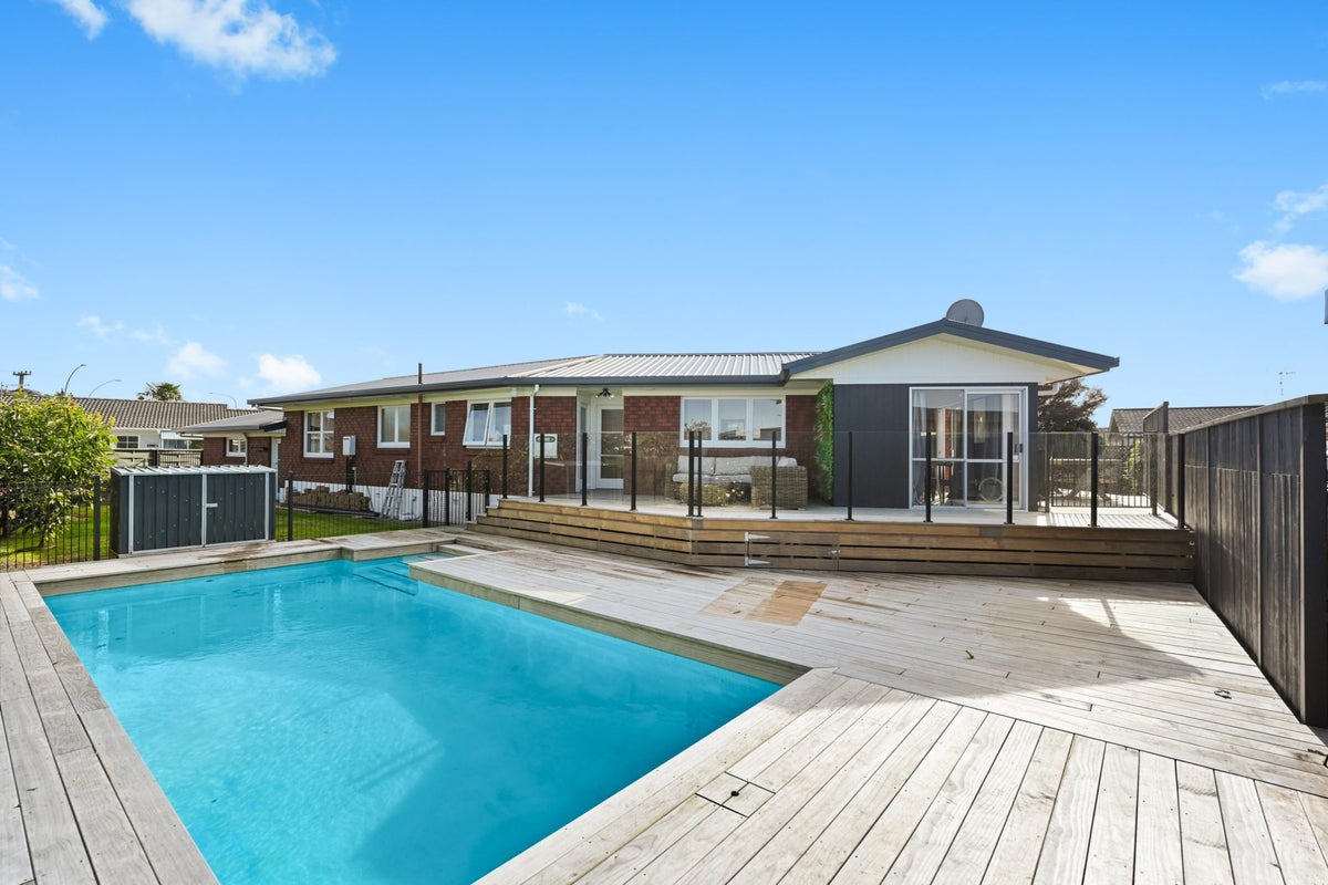 4 Glading Place, St Andrews, Hamilton - Carousel 1
