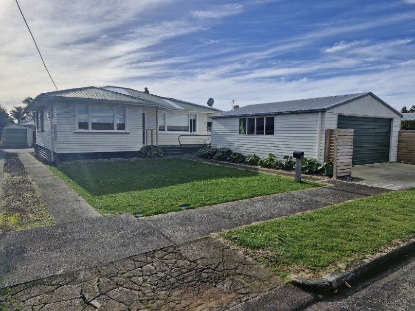 22 Hurdon Street, Hurdon, New Plymouth - Carousel 1