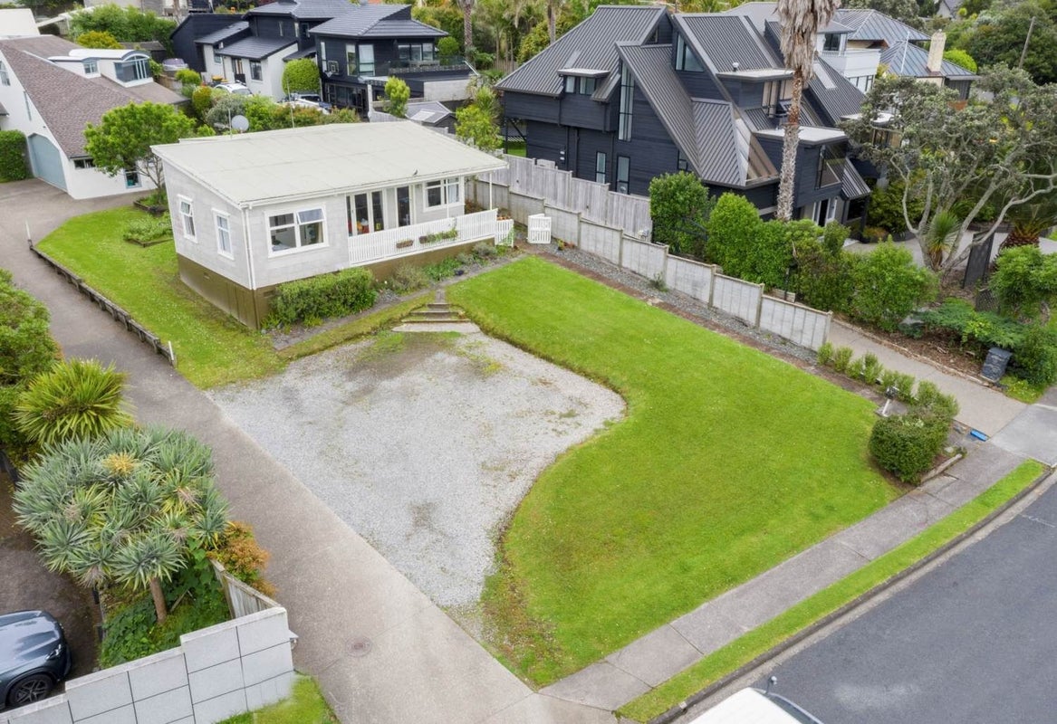4 Ocean View Road, Milford, Auckland - Carousel 1