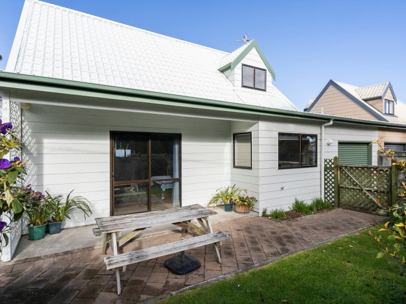 2 Ono Street, Waikanae Beach, Waikanae - Carousel 1