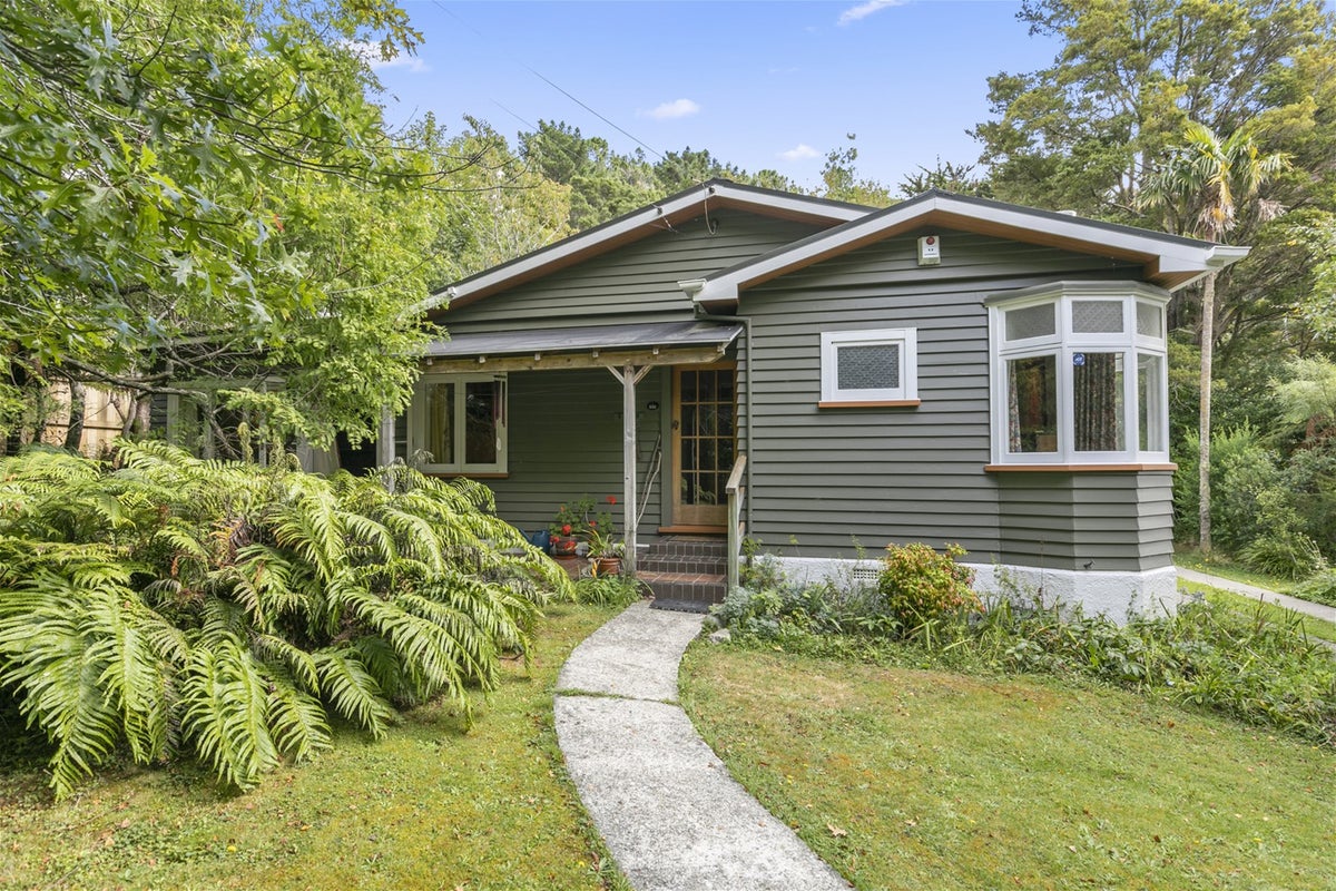 530 Stokes Valley Road, Stokes Valley, Lower Hutt - Carousel 1
