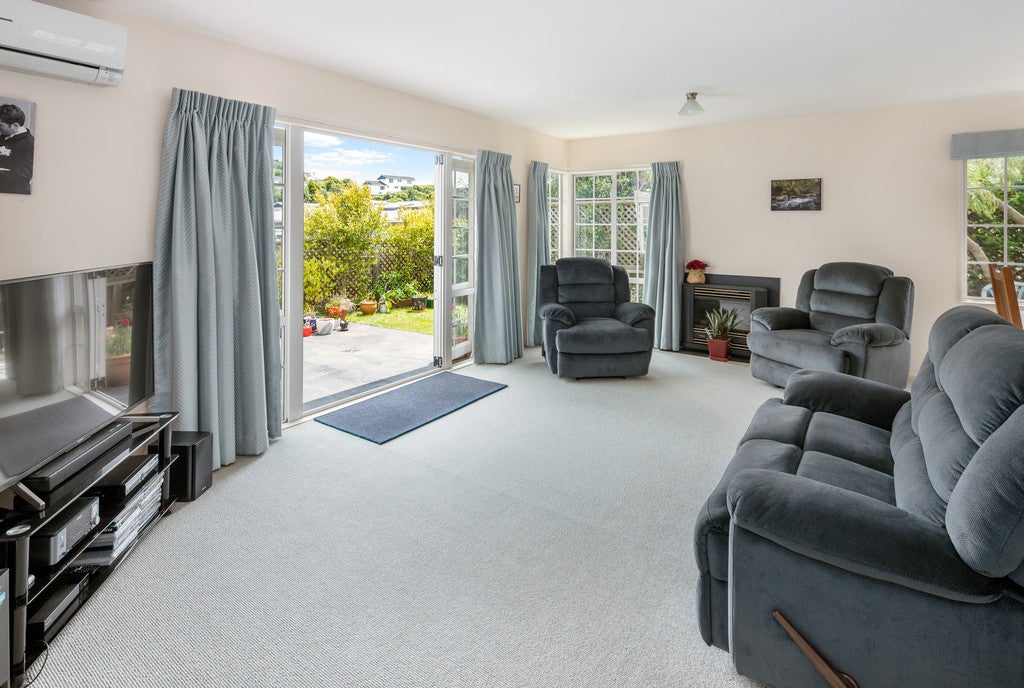 4/5 Hawtrey Terrace, Johnsonville, Wellington - Carousel 2