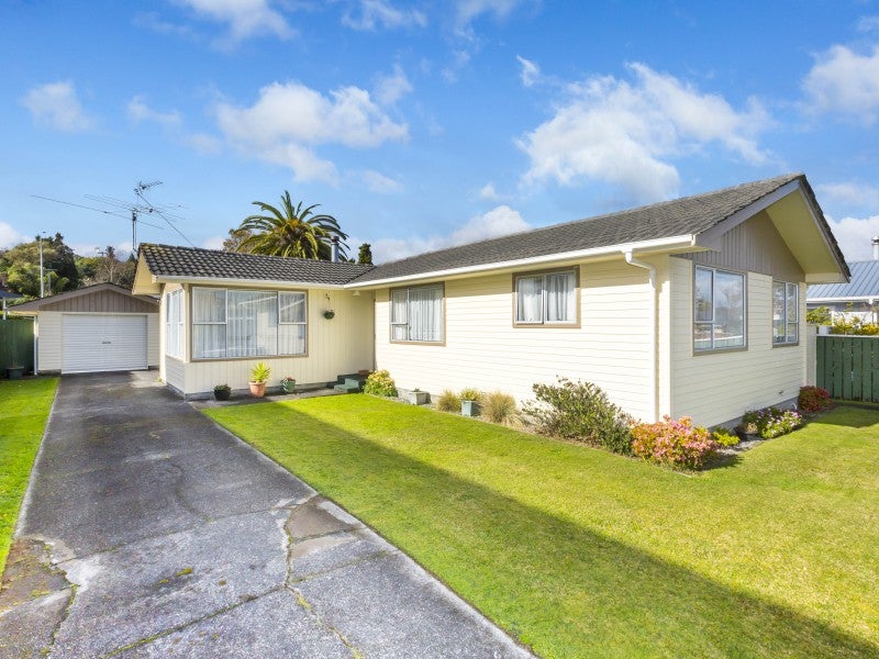 24 Shanly Street, Brown Owl, Upper Hutt - Carousel 1
