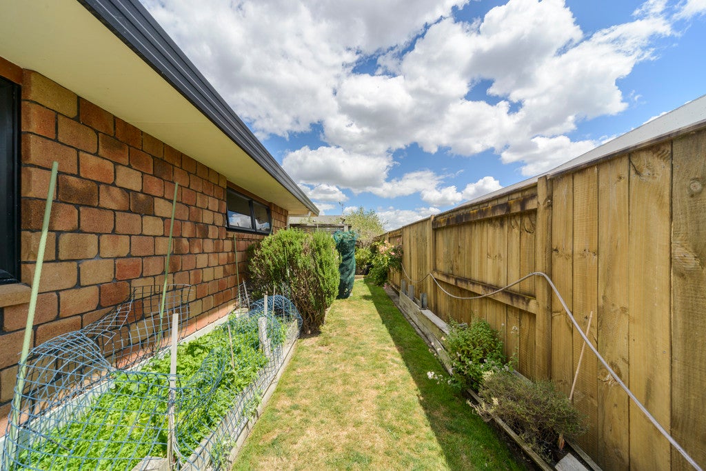 17 Liberty Grove, Kelvin Grove, Palmerston North - Carousel 18