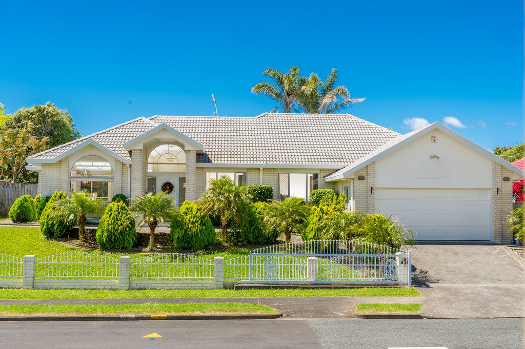 3 Hagen Close, Golflands, Auckland - Carousel 1
