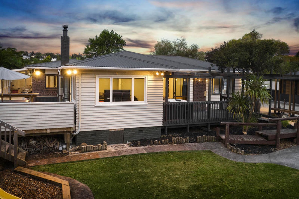 63 Kaurilands Road, Titirangi, Auckland - Carousel 1