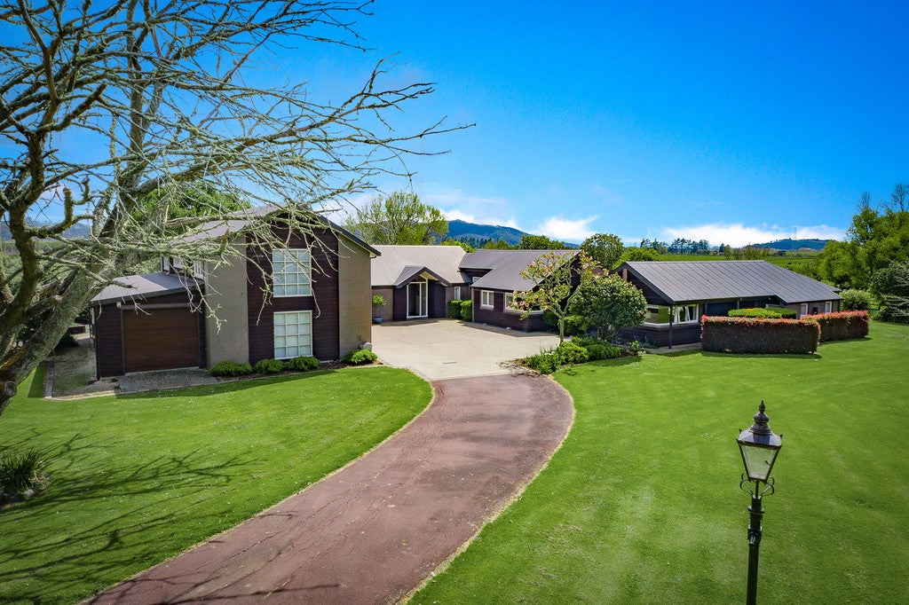 2 Tourist Road, Papakura - Carousel 1